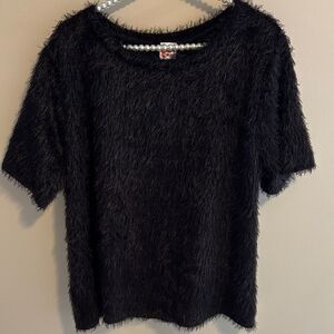 The zigzag stripe Black Fuzzy Short Sleeve Top size 3xl